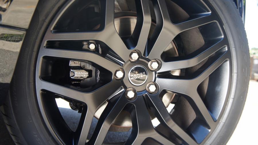 キャリパー塗装施工事例：レンジローバースポーツ　キャリパー塗装　COLOR:#005 Deep coal black IMG29_1753_gQovVd_sub4.jpg