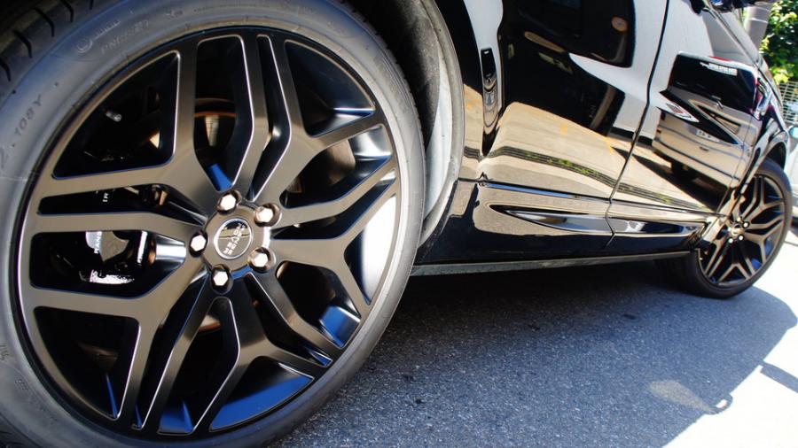 キャリパー塗装施工事例：レンジローバースポーツ　キャリパー塗装　COLOR:#005 Deep coal black IMG29_1753_gQovVd_sub6.jpg