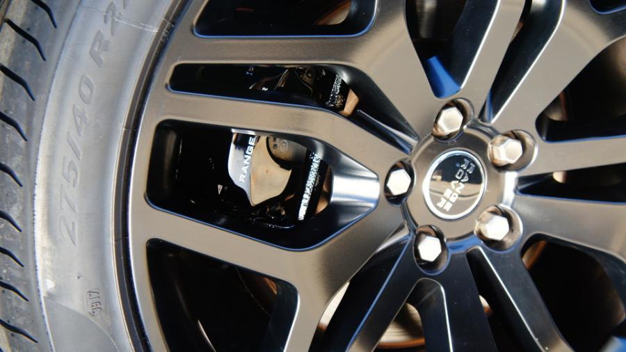 キャリパー塗装施工事例：レンジローバースポーツ　キャリパー塗装　COLOR:#005 Deep coal black IMG29_1753_gQovVd_sub7.jpg