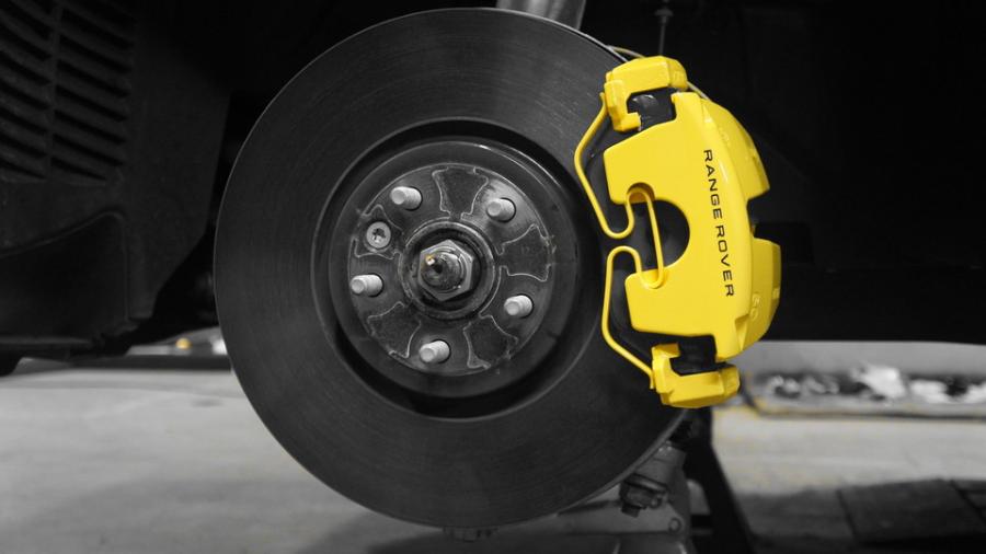 レンジローバーヴェラール　キャリパー塗装　COLOR:#002 giallo modena