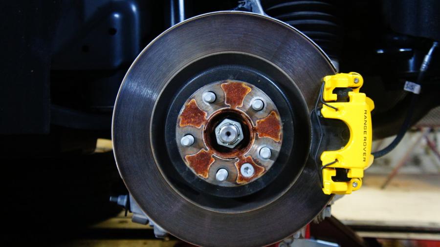 キャリパー塗装施工事例：レンジローバーヴェラール　キャリパー塗装　COLOR:#002 giallo modena IMG29_1855_PoRvNM_sub1.jpg