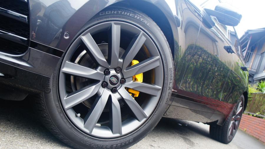 キャリパー塗装施工事例：レンジローバーヴェラール　キャリパー塗装　COLOR:#002 giallo modena IMG29_1855_PoRvNM_sub3.jpg