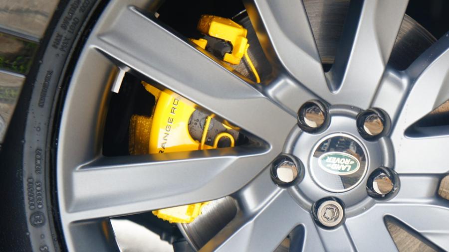 キャリパー塗装施工事例：レンジローバーヴェラール　キャリパー塗装　COLOR:#002 giallo modena IMG29_1855_PoRvNM_sub5.jpg