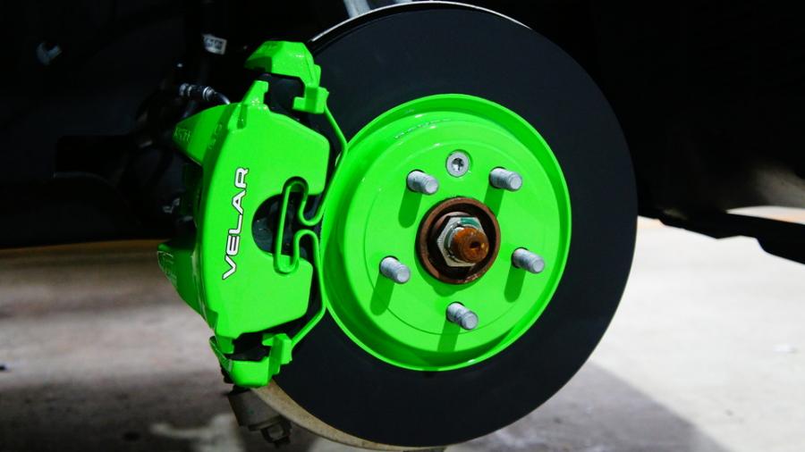 キャリパー塗装施工事例：レンジローバーヴェラール　キャリパー塗装ローター塗装　COLOR:#1113 Monster green IMG29_1887_nS56Cc_sub1.jpg