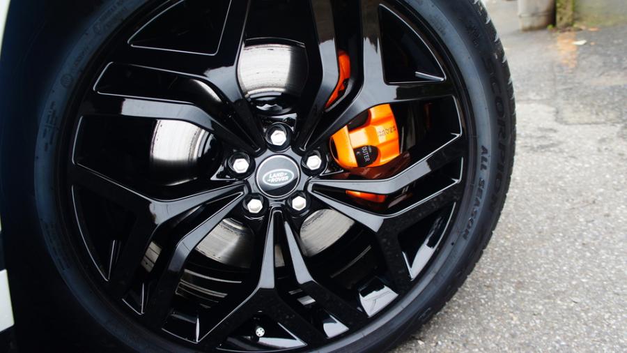 キャリパー塗装施工事例：レンジローバーイヴォーク　キャリパー塗装ローター塗装　COLOR:#098 honey of pearl orange、#009 Hyper metallic black IMG29_1888_SVBP97_sub4.jpg