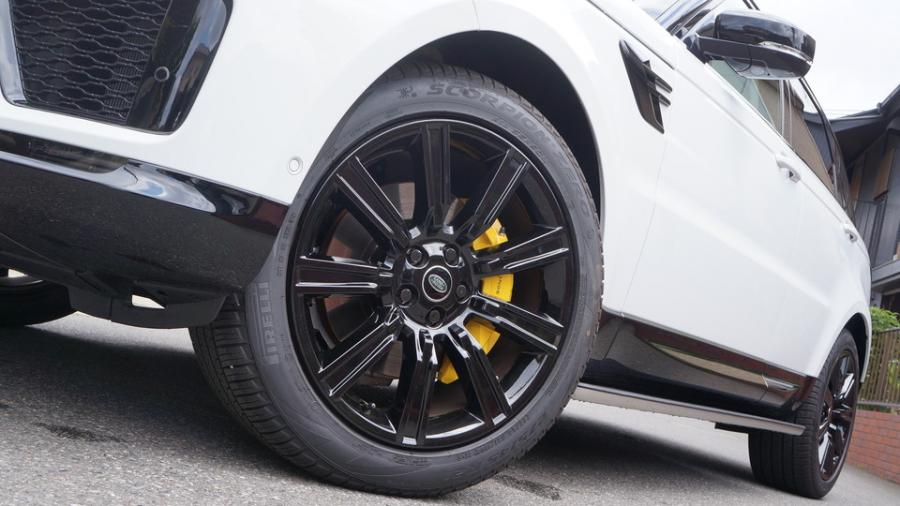 キャリパー塗装施工事例：レンジローバースポーツ　キャリパー塗装COLOR:#002 giallo modena IMG29_2313_2grycU_sub2.jpg