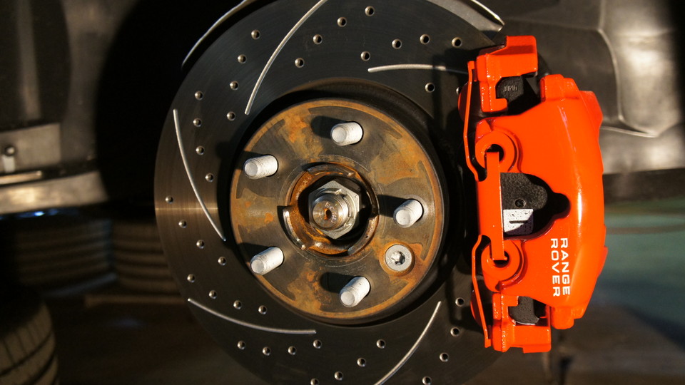 キャリパー塗装施工事例：レンジローバーイヴォーク純正キャリパー塗装　カラー：#001 Italian losso solid　ローター加工Type:C6S8D IMG29_624_F4llhk_sub1.jpg