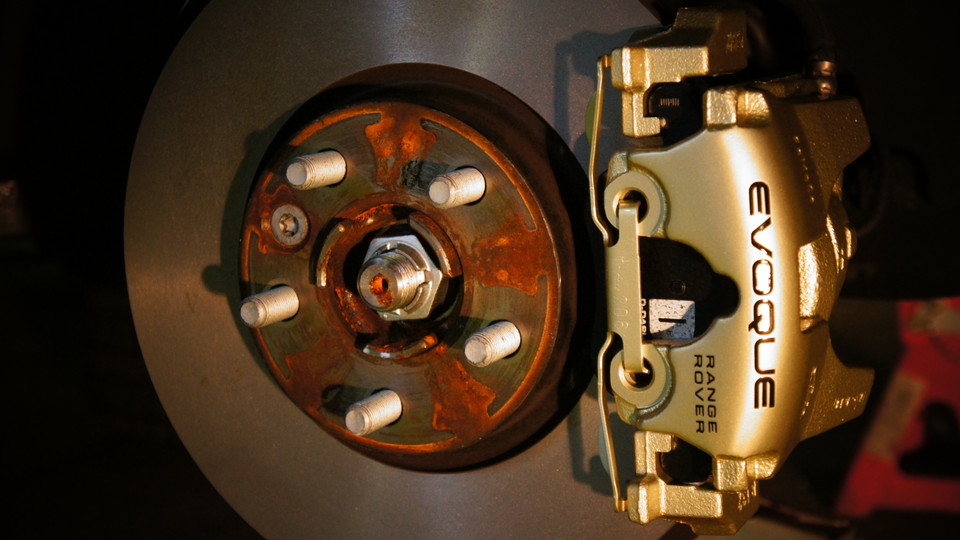 レンジローバーイヴォーク純正キャリパー塗装　カラー：#008 flash champagne gold D-DASHブレーキパット装着