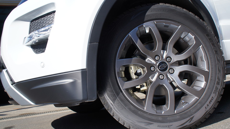 キャリパー塗装施工事例：レンジローバーイヴォーク純正キャリパー塗装　カラー：#008 flash champagne gold D-DASHブレーキパット装着 IMG29_625_zJ4DrH_sub4.jpg