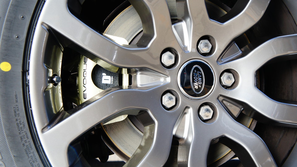 キャリパー塗装施工事例：レンジローバーイヴォーク純正キャリパー塗装　カラー：#008 flash champagne gold D-DASHブレーキパット装着 IMG29_625_zJ4DrH_sub6.jpg