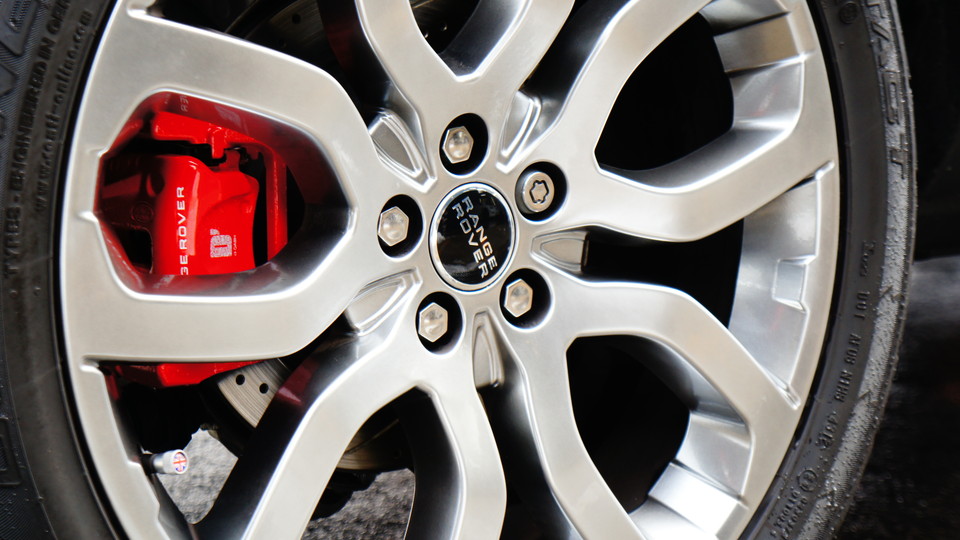 キャリパー塗装施工事例：レンジローバーイヴォーク純正キャリパー塗装　カラー：#001 Italian losso solid　ローター加工Type:C6S8D　D-DASHダストダウンブレーキパット前後装着（赤） IMG29_631_8cogRw_sub3.jpg