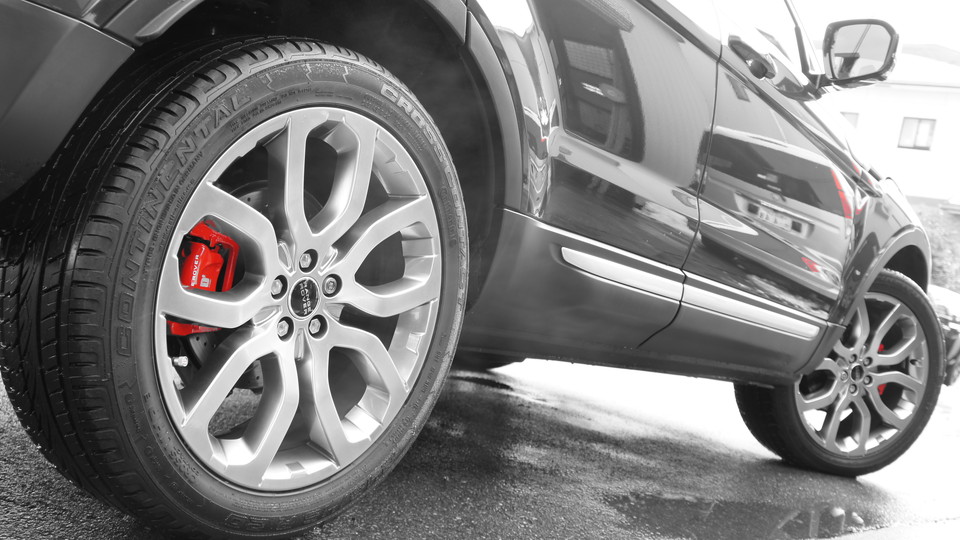 キャリパー塗装施工事例：レンジローバーイヴォーク純正キャリパー塗装　カラー：#001 Italian losso solid　ローター加工Type:C6S8D　D-DASHダストダウンブレーキパット前後装着（赤） IMG29_631_8cogRw_sub6.jpg