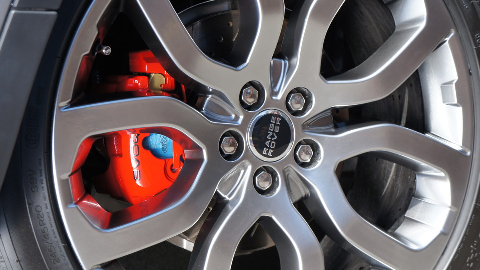 キャリパー塗装施工事例：レンジローバーイヴォーク純正キャリパー塗装　カラー：#001 Italian losso solid IMG29_647_IVzt3H_sub2.jpg