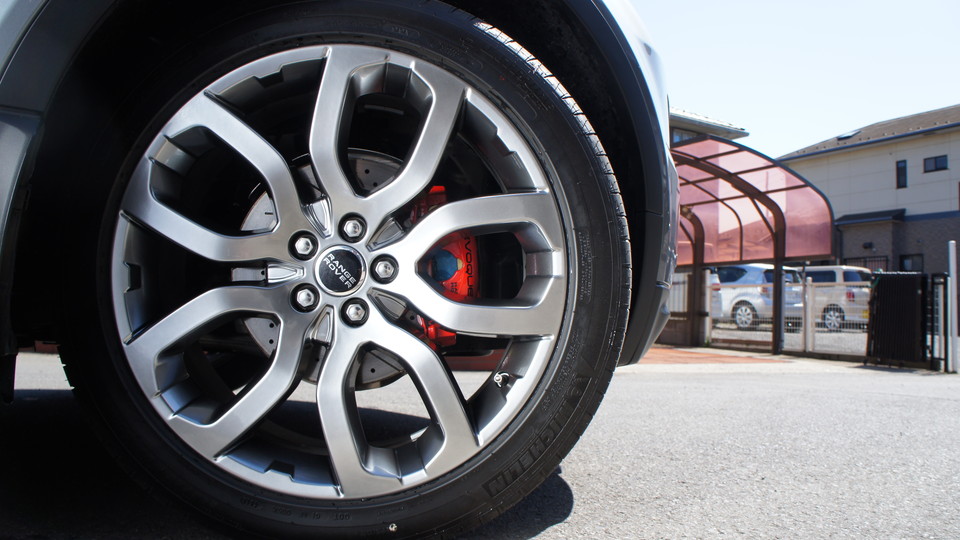 キャリパー塗装施工事例：レンジローバーイヴォーク純正キャリパー塗装　カラー：#001 Italian losso solid IMG29_647_IVzt3H_sub4.jpg