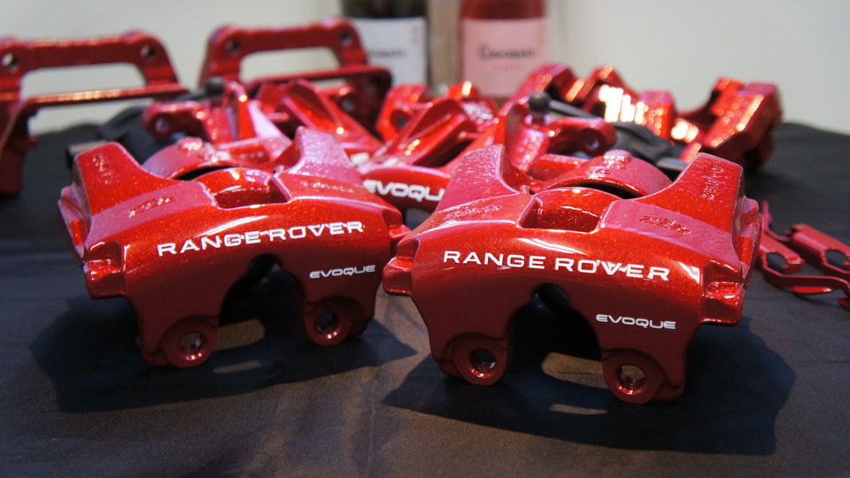 キャリパー塗装施工事例：レンジローバーイヴォーク純正キャリパー塗装　カラー：	#011 royal flash candy red IMG29_655_ciOgqY_sub1.jpg