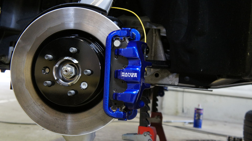レンジローバースポーツ純正キャリパー塗装　カラー：ディープブルーメタリック、ローター塗装　カラー：#005 deep coal black