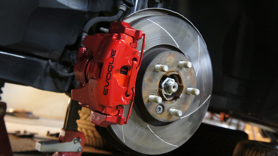 レンジローバーイヴォーク純正キャリパー塗装　カラー：CHARM GROSS CANDY RED#1102 ＆D-DASHダストダウンブレーキパット装着