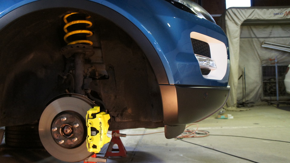 キャリパー塗装施工事例：レンジローバースポーツ純正キャリパー塗装　カラー：#020hawaiian passion yellow IMG29_700_BjwCav_sub2.jpg