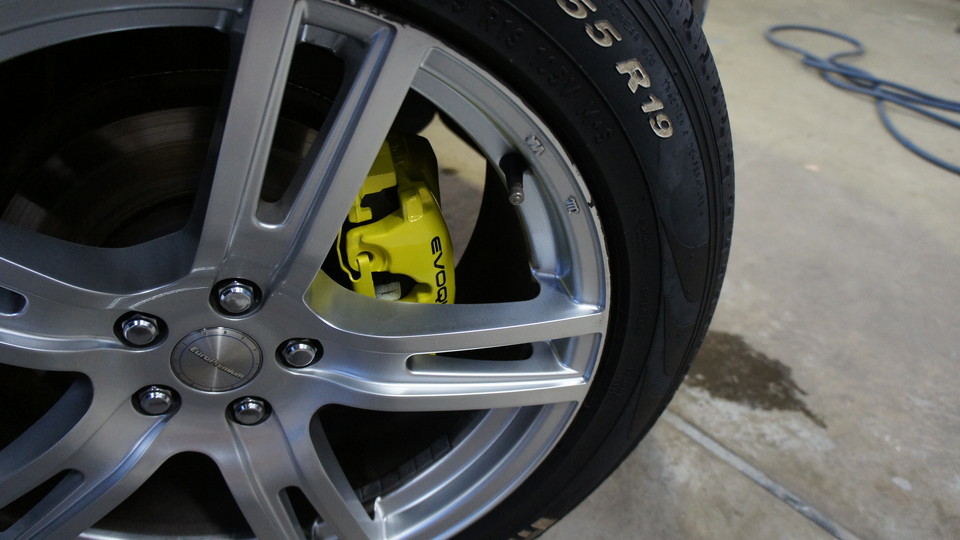 キャリパー塗装施工事例：レンジローバースポーツ純正キャリパー塗装　カラー：#020hawaiian passion yellow IMG29_700_BjwCav_sub5.jpg