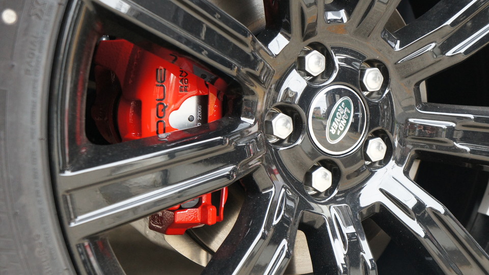 キャリパー塗装施工事例：レンジローバーイヴォーク純正キャリパー塗装　カラー：	#011 royal flash candy red IMG29_741_Uc5SUh_sub1.jpg