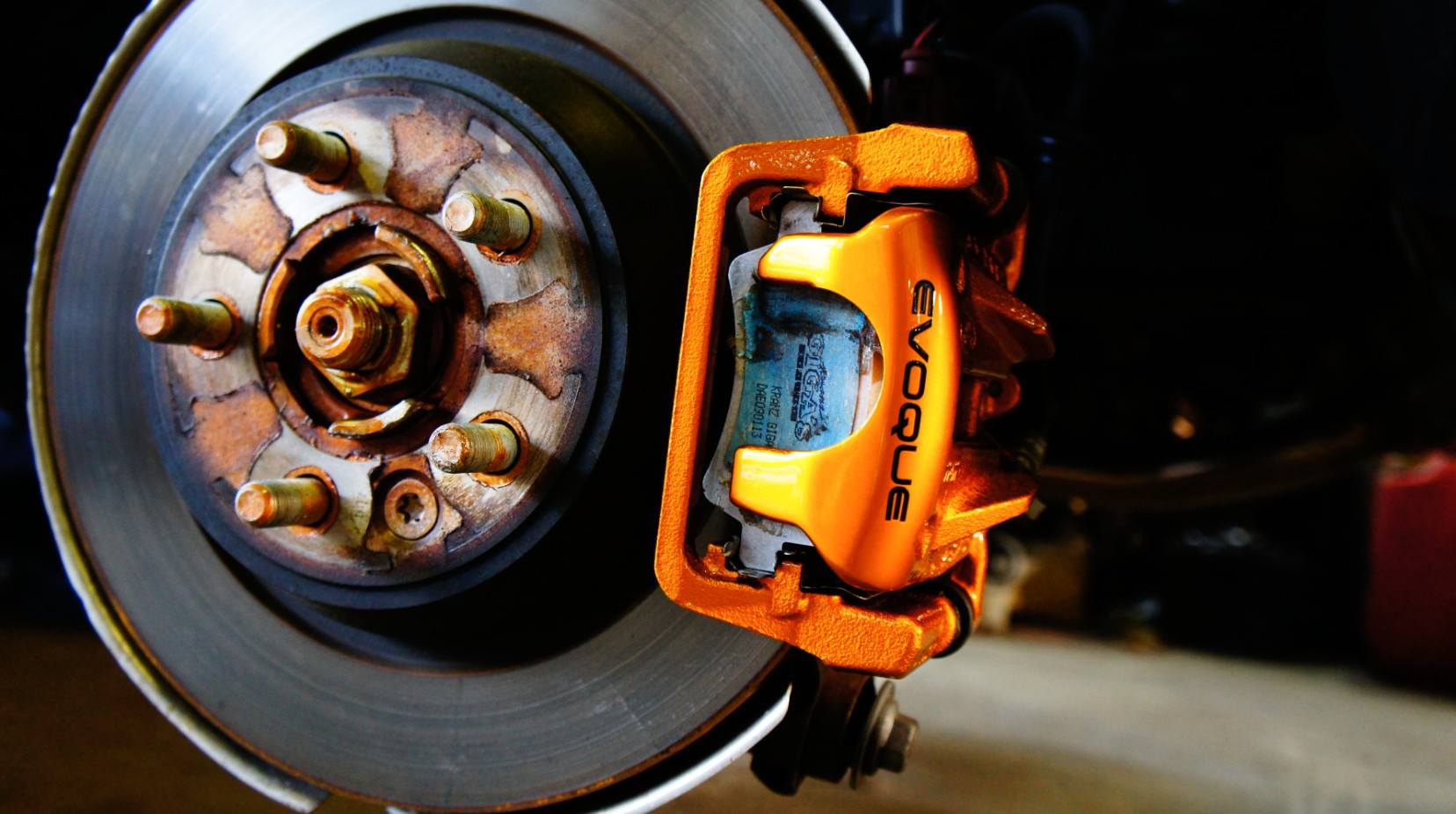 キャリパー塗装施工事例：RANGE ROVER EVOQUEキャリパー塗装＆LOGO★COLOR：#030 royal art pearl orange gold IMG29_827_CXBQcQ_sub1.jpg