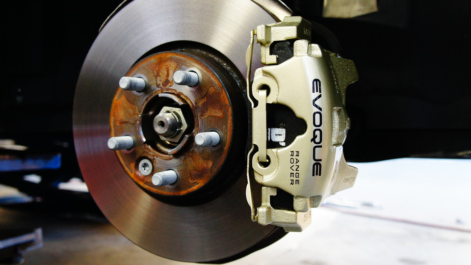 レンジイヴォーク純正キャリパー塗装　COLOR:#008 flash champagne gold＆D-DASHブレーキパット装着