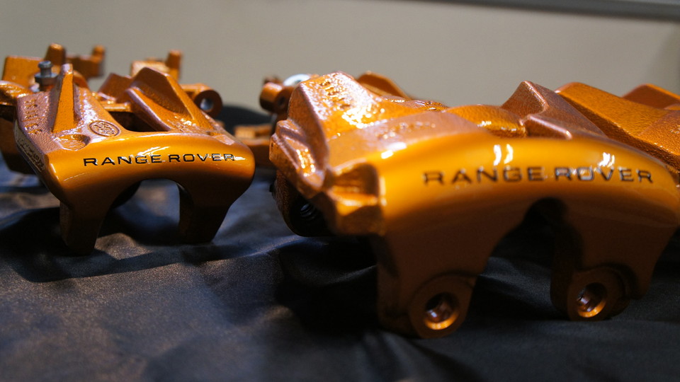 キャリパー塗装施工事例：レンジローバーイヴォーク純正キャリパー塗装　ＣＯＬＯＲ：#030 royal art pearl orange gold IMG29_995_4U7tqK_sub2.jpg