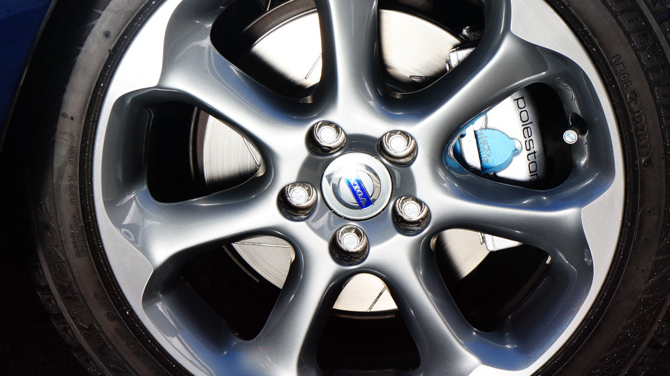 キャリパー塗装施工事例：ボルボV60T4純正キャリパー塗装　COLOR：#006 diamond dust silver IMG30_1217_Rp4cJE_sub4.jpg