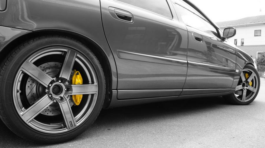 キャリパー塗装施工事例：ボルボV70R純正キャリパー塗装＆ローター塗装　COLOR:#002 giallo modena＆#004 Blast light gray metalic IMG30_1352_9YlGdL_sub4.jpg