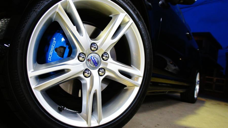 キャリパー塗装施工事例：ボルボV70　キャリパー塗装　COLOR：レーベルブルー IMG30_1390_saf0Jo_sub4.jpg