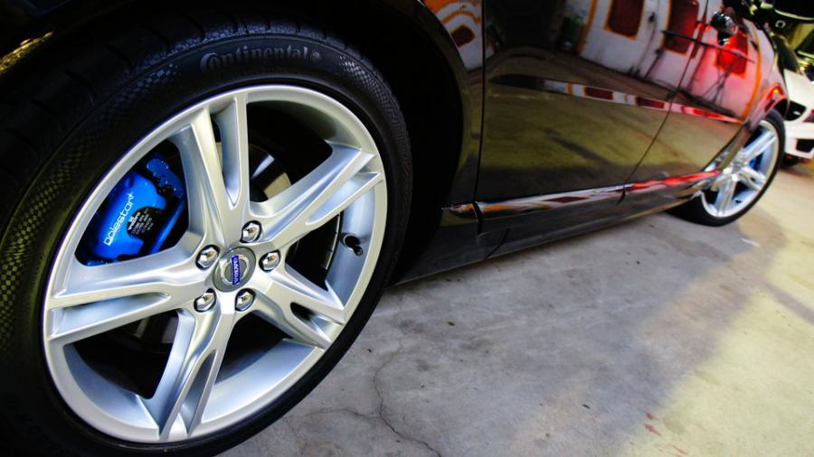 キャリパー塗装施工事例：ボルボV70　キャリパー塗装　COLOR：レーベルブルー IMG30_1390_saf0Jo_sub5.jpg