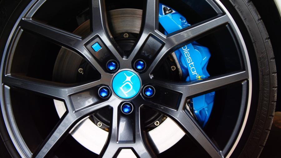 キャリパー塗装施工事例：ボルボV60ポールスター　キャリパー塗装　COLOR:レーベルブルー＆イエロー系 IMG30_1415_S9SCyp_sub4.jpg