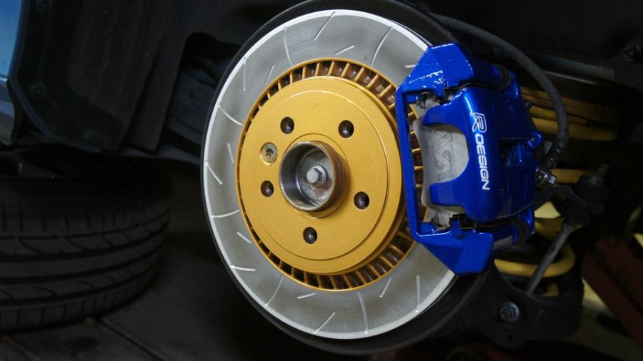 キャリパー塗装施工事例：ボルボS60R　キャリパー塗装＆ローター塗装、ローター加工　COLOR:#1115 Deep marine blue＆#003 Tokyo midnight gold、加工Type:GALAXY IMG30_1446_buSRaF_sub2.jpg