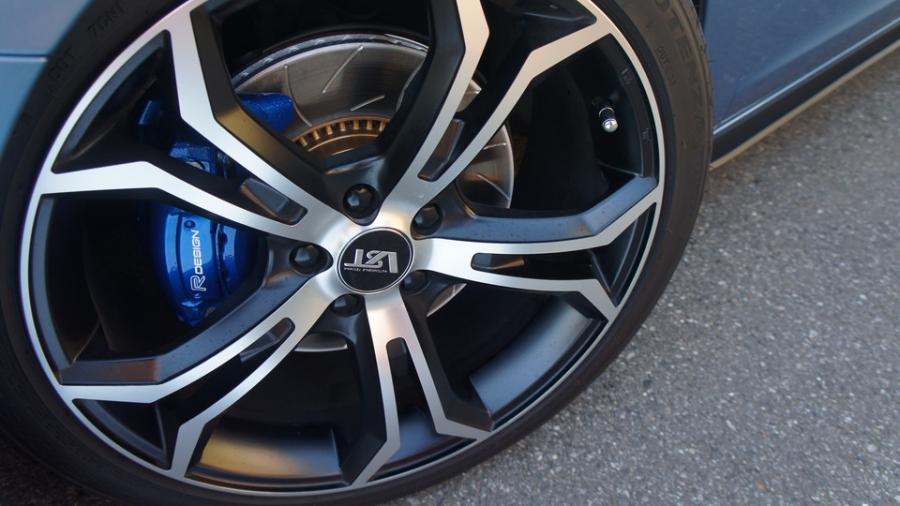 キャリパー塗装施工事例：ボルボS60R　キャリパー塗装＆ローター塗装、ローター加工　COLOR:#1115 Deep marine blue＆#003 Tokyo midnight gold、加工Type:GALAXY IMG30_1446_buSRaF_sub8.jpg