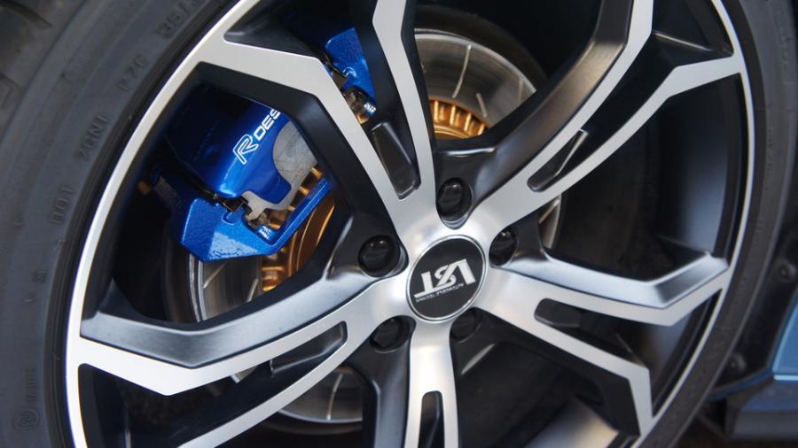 キャリパー塗装施工事例：ボルボS60R　キャリパー塗装＆ローター塗装、ローター加工　COLOR:#1115 Deep marine blue＆#003 Tokyo midnight gold、加工Type:GALAXY IMG30_1446_buSRaF_sub9.jpg