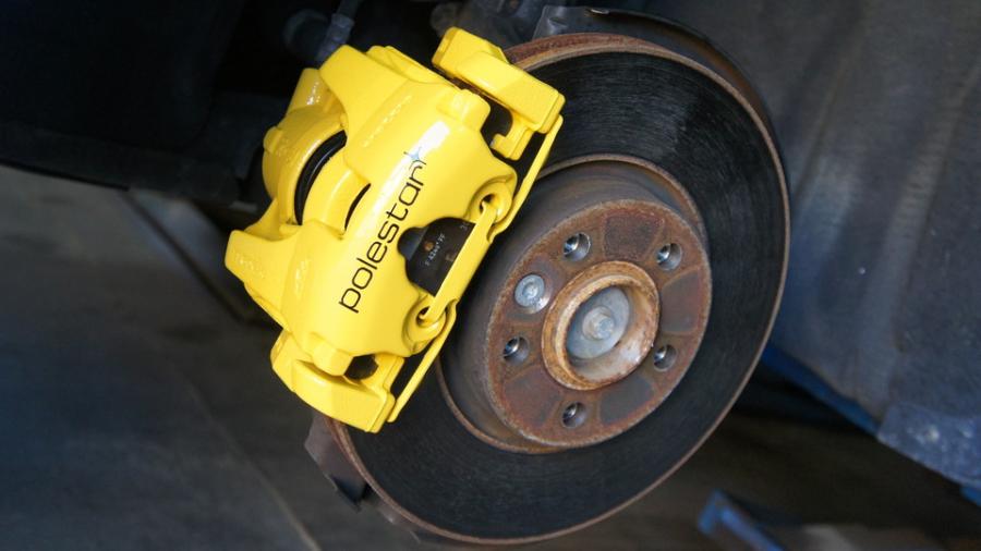 キャリパー塗装施工事例：ボルボV60T5　キャリパー塗装　COLOR:#002 giallo modena IMG30_1827_QUXAru_sub1.jpg