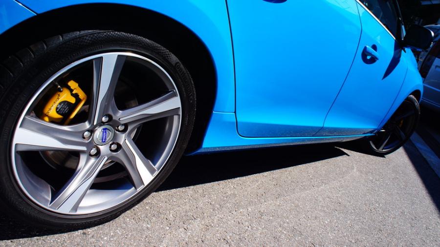 キャリパー塗装施工事例：ボルボV60T5　キャリパー塗装　COLOR:#002 giallo modena IMG30_1827_QUXAru_sub4.jpg