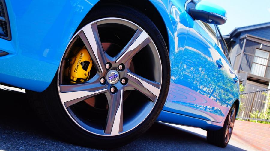 キャリパー塗装施工事例：ボルボV60T5　キャリパー塗装　COLOR:#002 giallo modena IMG30_1827_QUXAru_sub7.jpg