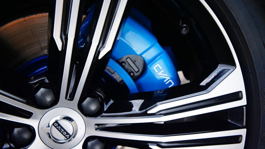 キャリパー塗装施工事例：ボルボXC40　キャリパー塗装COLOR:レーベルブルー　ローター塗装：#061 royal sky blue IMG30_1865_v6qV8w_sub3.jpg