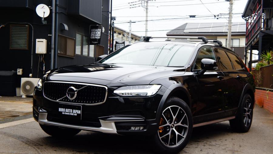 ボルボV90　キャリパー塗装COLOR:#003 Tokyo midnight gold