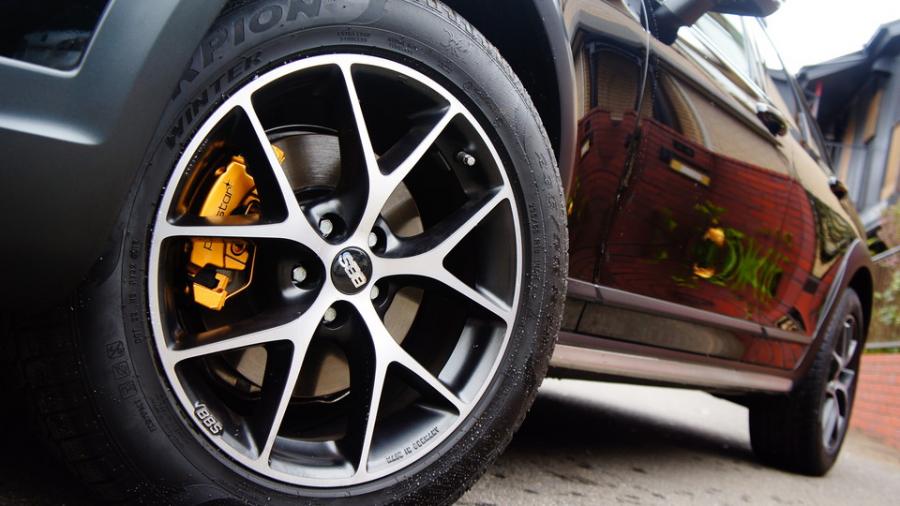 キャリパー塗装施工事例：ボルボV90　キャリパー塗装COLOR:#003 Tokyo midnight gold IMG30_1917_sYb2O9_sub3.jpg