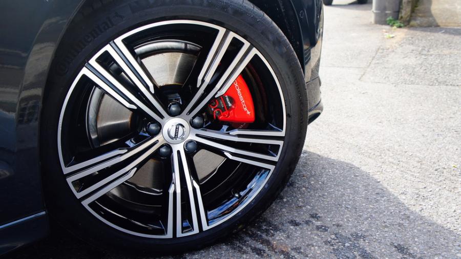 キャリパー塗装施工事例：ボルボV90　キャリパー塗装　COLOR:#001 Italian losso solid IMG30_1920_dvIkSN_sub4.jpg