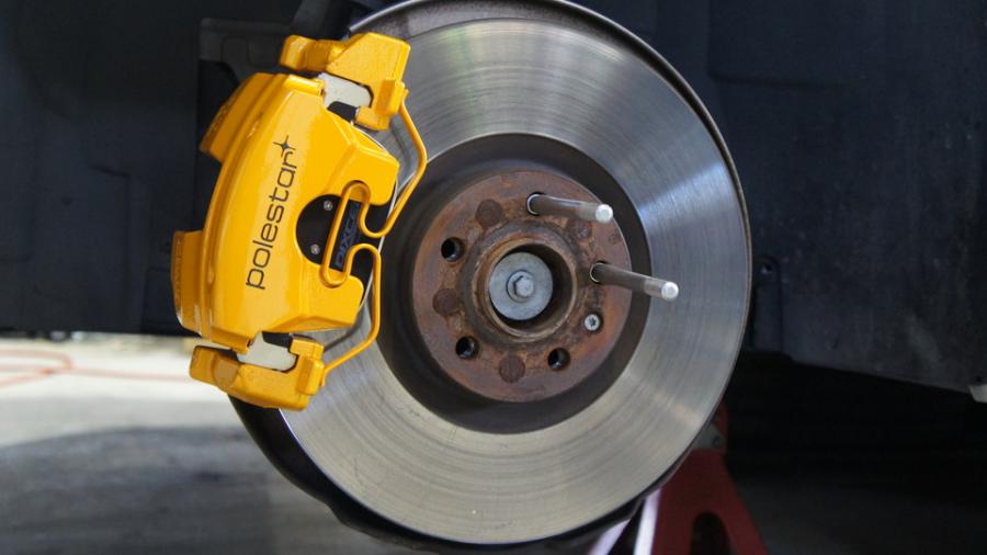 キャリパー塗装施工事例：ボルボV90　キャリパー塗装COLOR:#021 california sunshinne yellow　ディクセルMタイプパット装着　ホイールボルトキャップ：ブラック塗装 IMG30_1942_KFGXRk_sub1.jpg