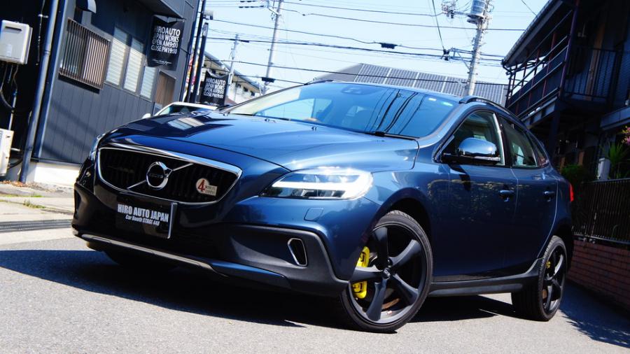 ボルボV40　キャリパー塗装COLOR:#020 hawaiian passion yellow　ローター塗装COLOR:#004 Blast light gray metalic