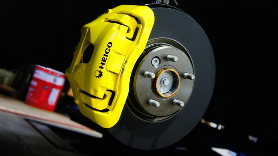 キャリパー塗装施工事例：ボルボV40　キャリパー塗装COLOR:#020 hawaiian passion yellow　ローター塗装COLOR:#004 Blast light gray metalic IMG30_1965_9WthvW_sub1.jpg