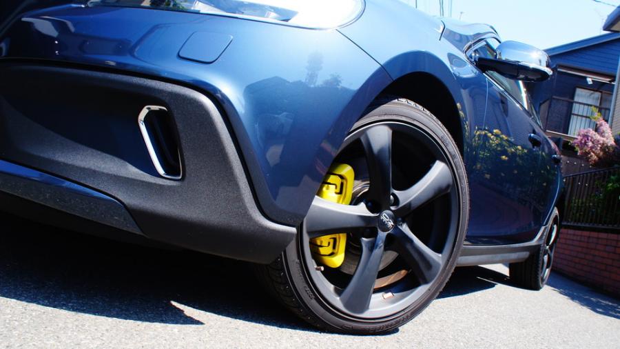 キャリパー塗装施工事例：ボルボV40　キャリパー塗装COLOR:#020 hawaiian passion yellow　ローター塗装COLOR:#004 Blast light gray metalic IMG30_1965_9WthvW_sub3.jpg