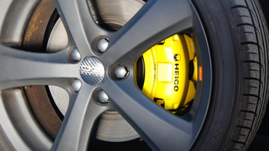 キャリパー塗装施工事例：ボルボV40　キャリパー塗装COLOR:#020 hawaiian passion yellow　ローター塗装COLOR:#004 Blast light gray metalic IMG30_1965_9WthvW_sub4.jpg