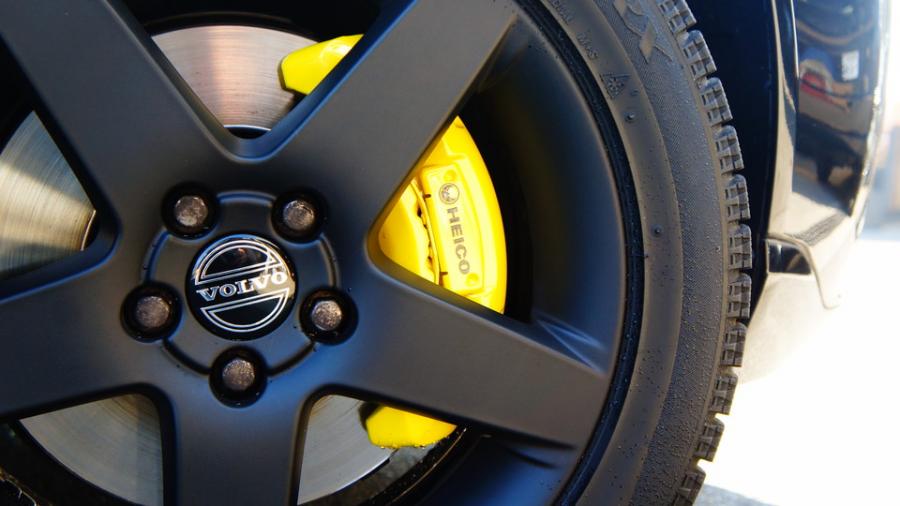 キャリパー塗装施工事例：ボルボV70　キャリパー塗装COLOR:#020 hawaiian passion yellow IMG30_2090_hjnLdu_sub5.jpg