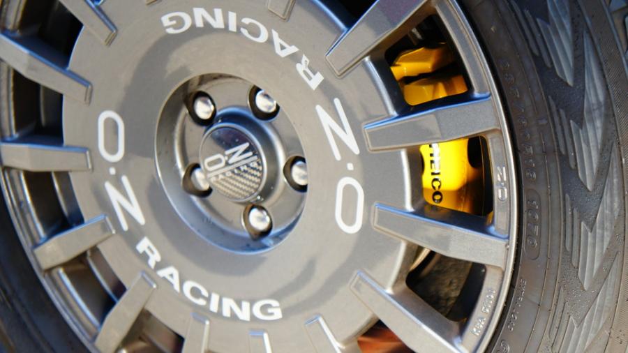 キャリパー塗装施工事例：ボルボXC90　キャリパー塗装COLOR:#002 giallo modena IMG30_2110_WDh4pi_sub7.jpg