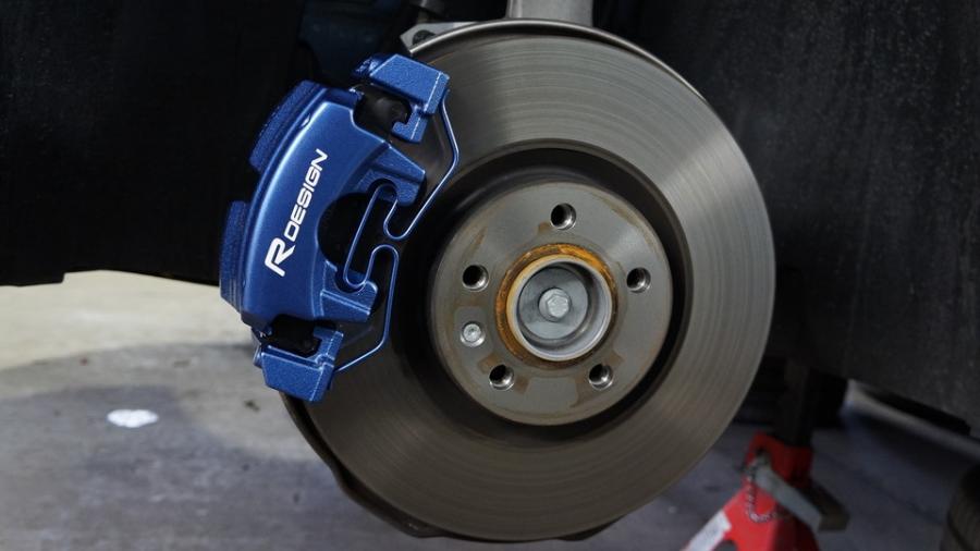 キャリパー塗装施工事例：ボルボS60　キャリパー塗装COLOR:オリジナルブルー調色カラー IMG30_2294_rVRztQ_sub1.jpg